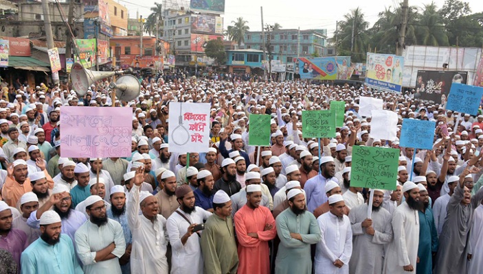 বিপ্লব চন্দ্রের ফাঁসির দাবিতে উত্তাল যশোর