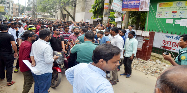 পুলিশী বাঁধা উপেক্ষা করে সিলেটে ছাত্রদলের বিক্ষোভ মিছিল