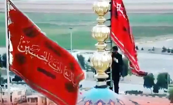 মার্কিন দূতাবাসে হামলার পরই মসজিদে যুদ্ধপতাকা ওড়ালো ইরান