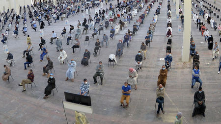 সামাজিক নয়, শারীরিক দূরত্ব বলার পক্ষে বিশেষজ্ঞরা