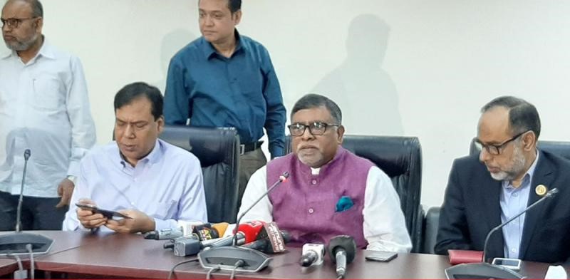 সাংবাদিকদের ডেকে প্রশ্নের উত্তর না দিয়েই চলে গেলেন স্বাস্থ্যমন্ত্রী