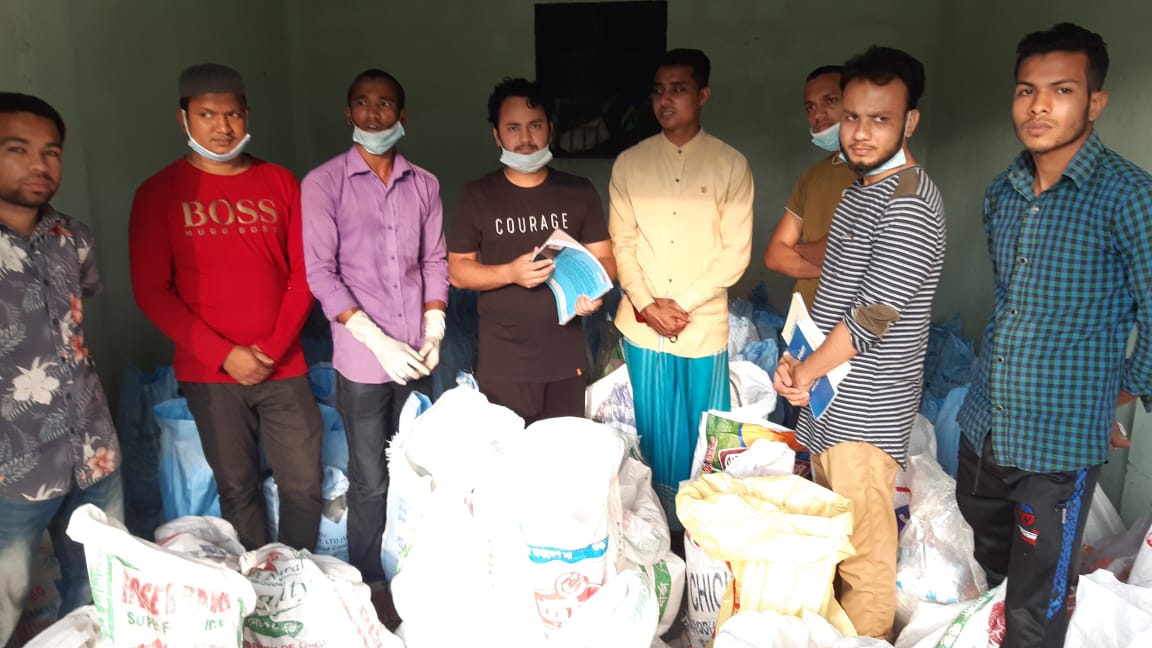 মানবতার সেবায় এগিয়ে এলেন দৌলতপুর ‘আদর্শ উচ্চ বিদ্যালয় অ্যান্ড কলেজের’ সাবেক শিক্ষার্থী ও প্রবাসীরা