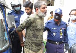 সাংবাদিককে হাতকড়া পরানোর ছবি নিয়ে এতো সমালোচনা কেন?