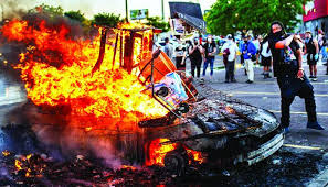 নিউইয়র্কে কারফিউ ভেঙে অগ্নিসংযোগ, গ্রেপ্তার দুই শতাধিক