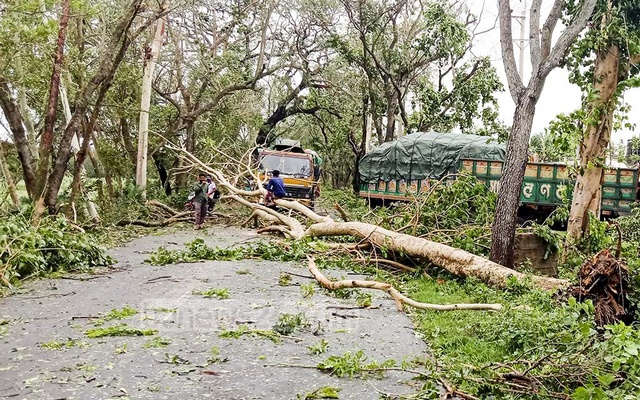 ঘূর্ণিঝড় আম্পানে বাংলাদেশে ২৬ জেলায় প্রায় ১১০০ কোটি টাকার ক্ষয়ক্ষতি