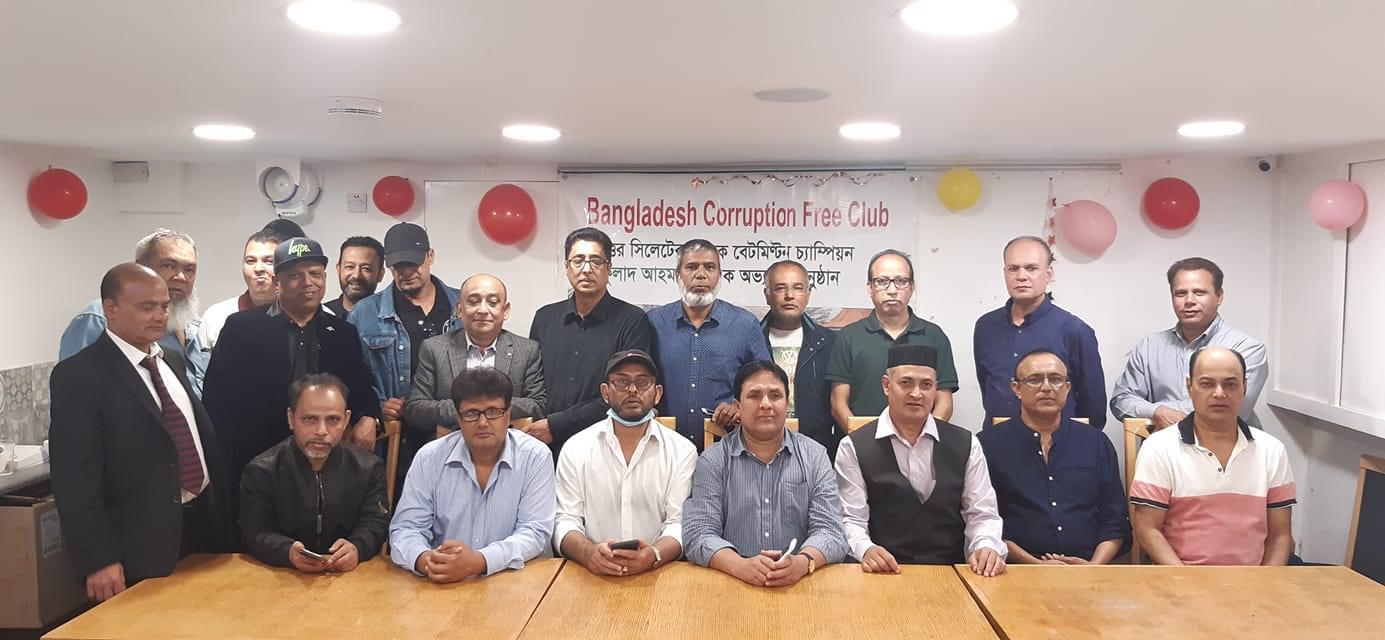 সাবেক ব্যাডমিণ্টন চ্যাম্পিয়ন ফুলাদ আহমেদকে সম্বর্ধনা