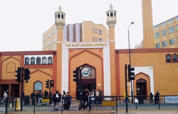 ইংল্যান্ডে লকডাউনে জামাতে নামাজ আদায় ও বিয়ের অনুষ্ঠানে নিষেধাজ্ঞা