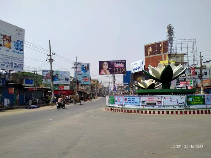 রংপুর মহানগরীর বেশিরভাগ  রাস্তা ফাঁকা,বাজারে বেশ ভিড়