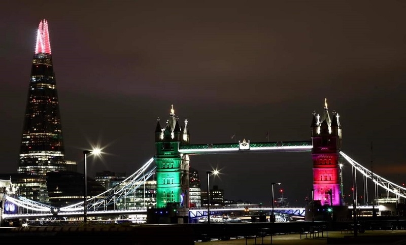 বাংলাদেশের বিজয়ের সুবর্ণ জয়ন্তীতে লাল সবুজে আলোকিত লন্ডন টাওয়ার ব্রিজ